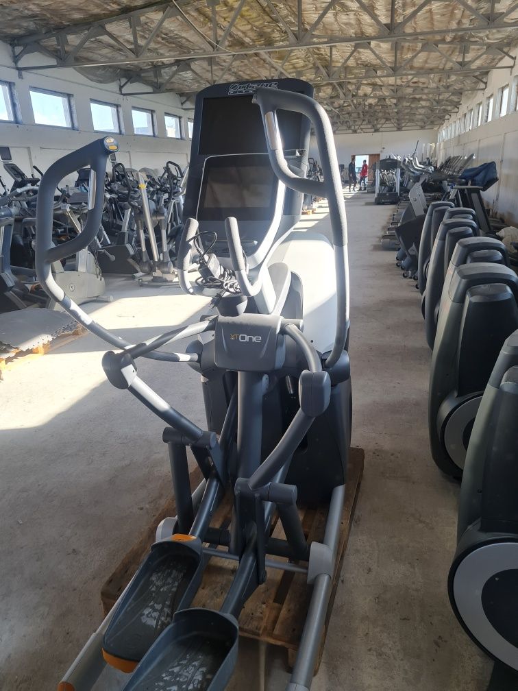 Eliptica profesionala  Cybex Octane XT one