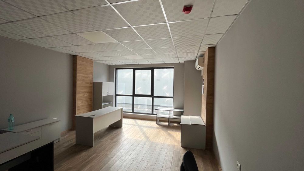 Дава се под наем Офис в Бургас, Изгрев - 40 кв.м за 140 € - Снимка #2