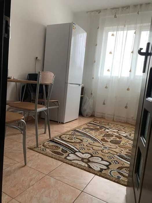 Închiriez apartament 2 camere, etaj 3/4, zona M4