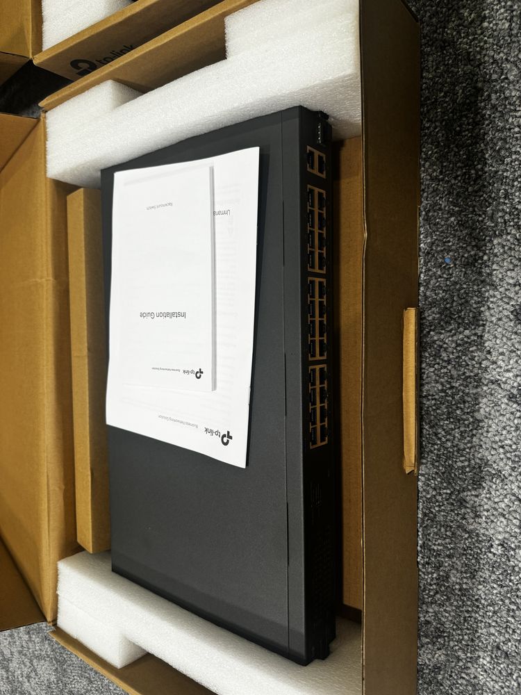 28-Port Gigabit Easy Smart Switch with 24-Port PoE+ Model: TL-SG1428PE