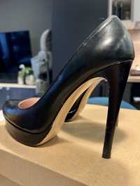 Класически черни обувки на ток Miu Miu