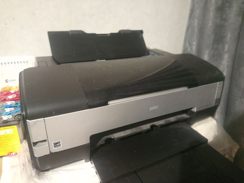 Продаю цветной струйный принтер Epson Stylus Photo 1410