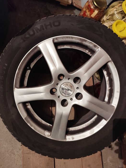 Anvelope Kumho iarnă 205/55/16 cu tot cu jante aluminiu Enzo
