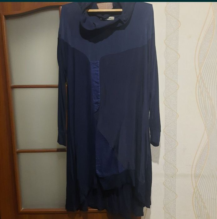 Разгружаю гардероб. Продам красивые платья и блузки.  Большие размеры