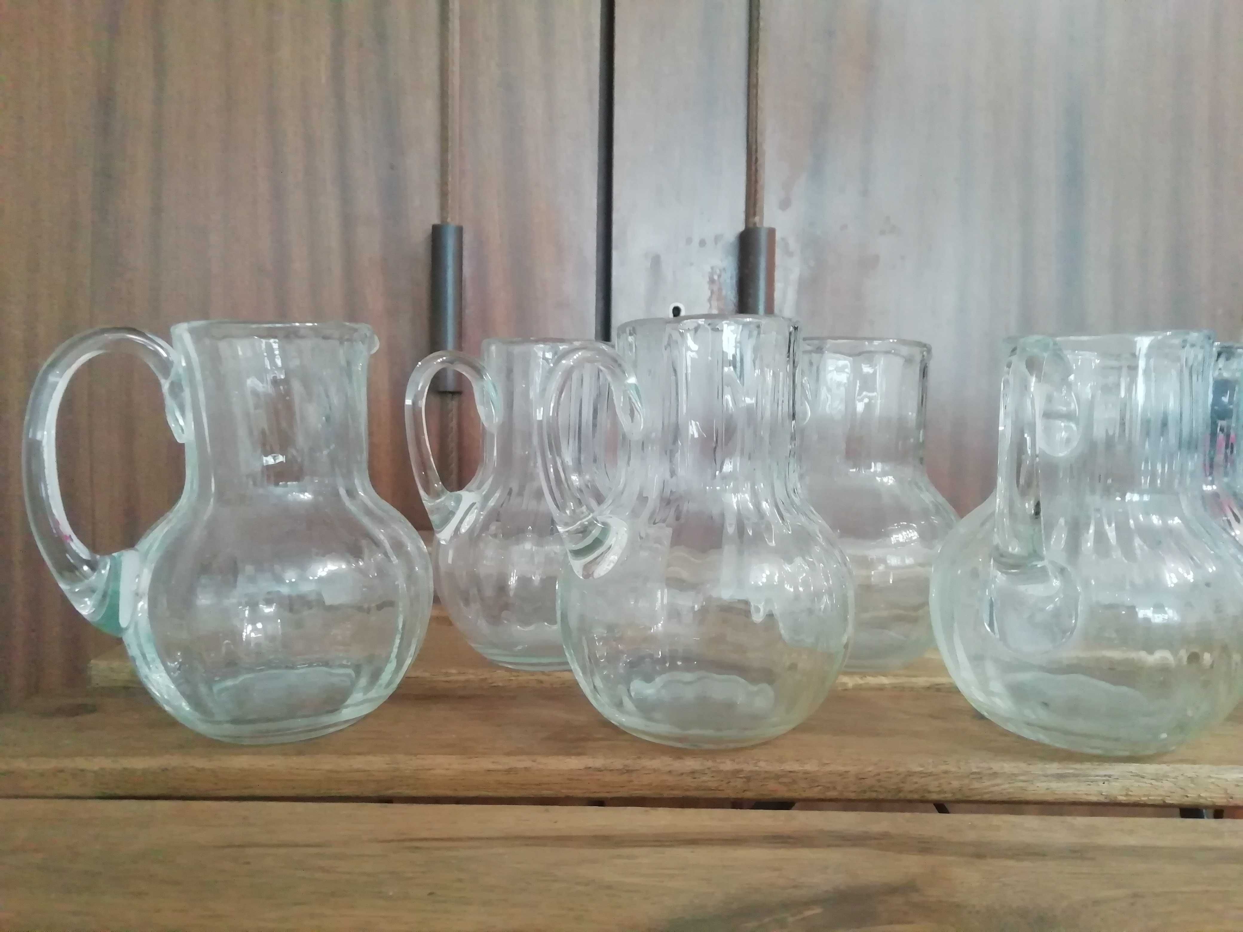 Различни комплекти стъклени чаши