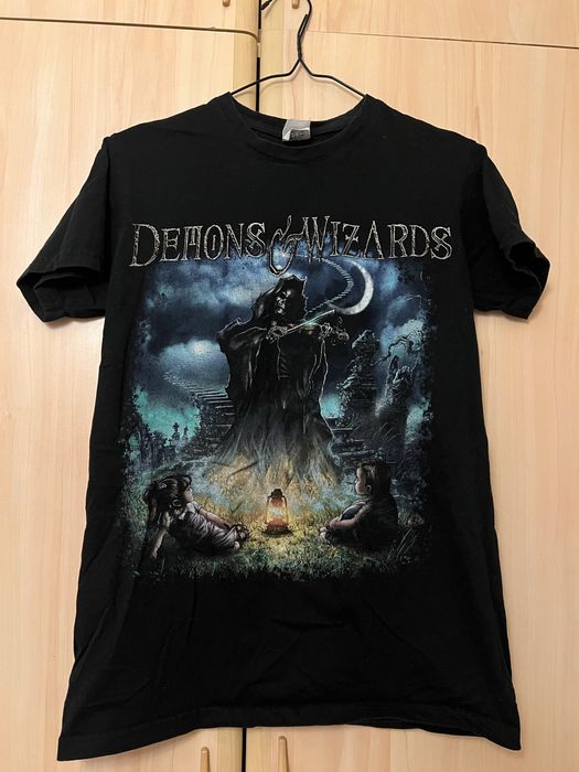 Vand tricou Demons & Wizards