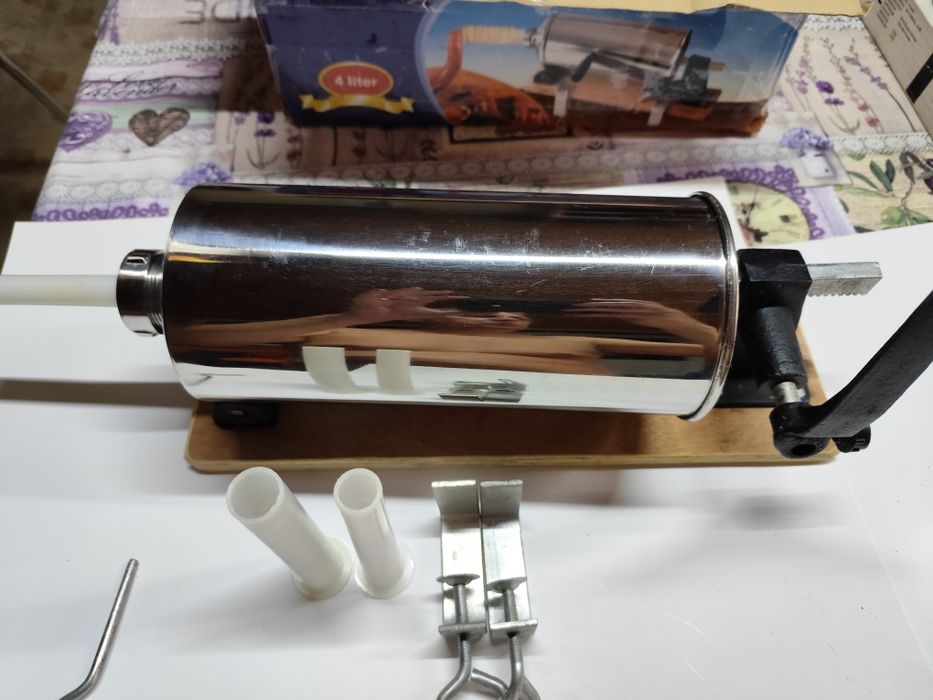 Aparat de umplut cârnați orizontal