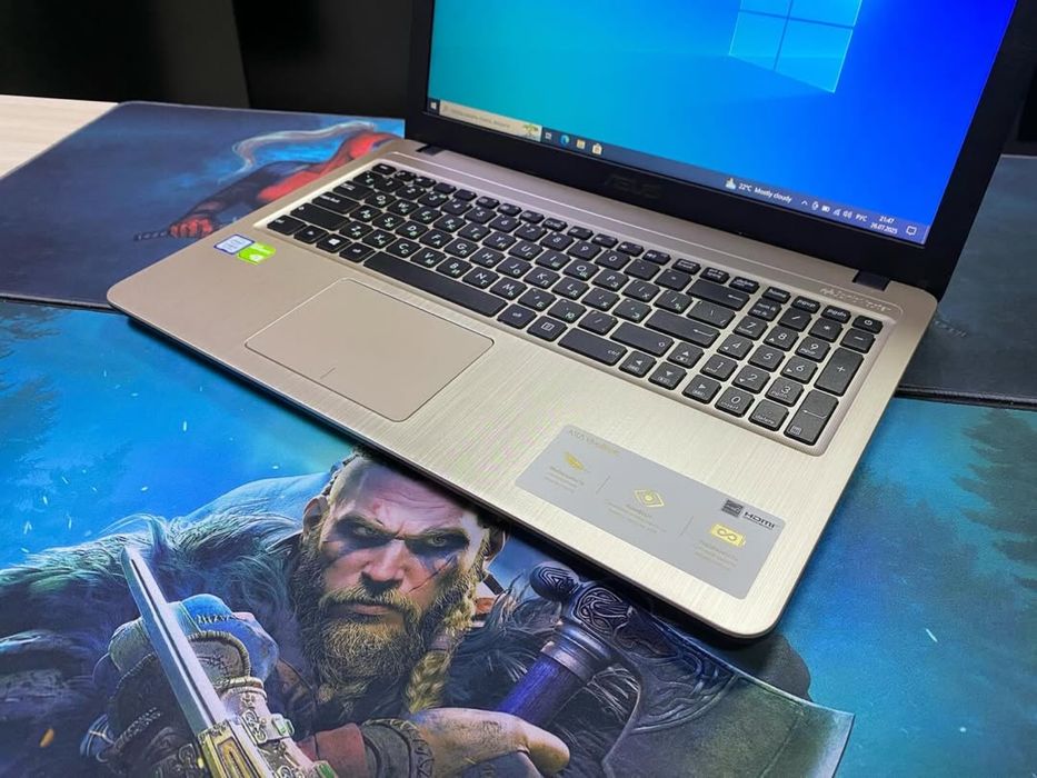 Asus VivoBook 15 (X540U) Core i5-8250U! 8GB! SSD 512GB! GeForce MX110