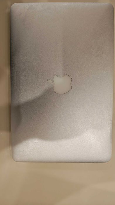 Продам MacBook air 13. С мышкой в комплекте