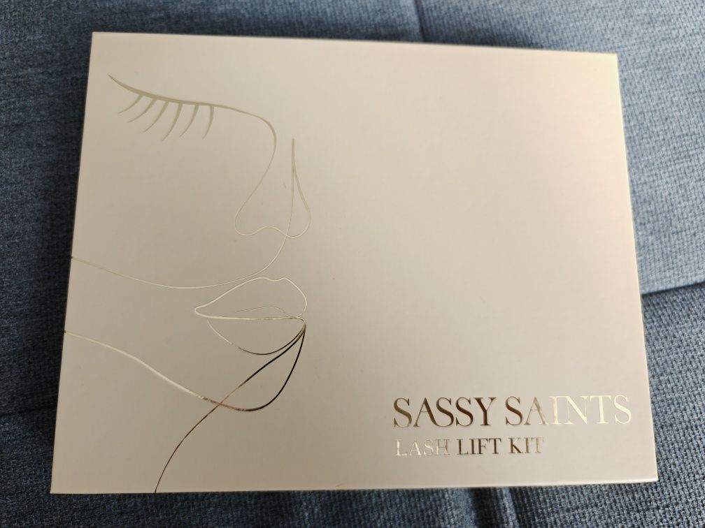 Sassy Saints комплект за маникюр и комплект за ламиниране на мигли