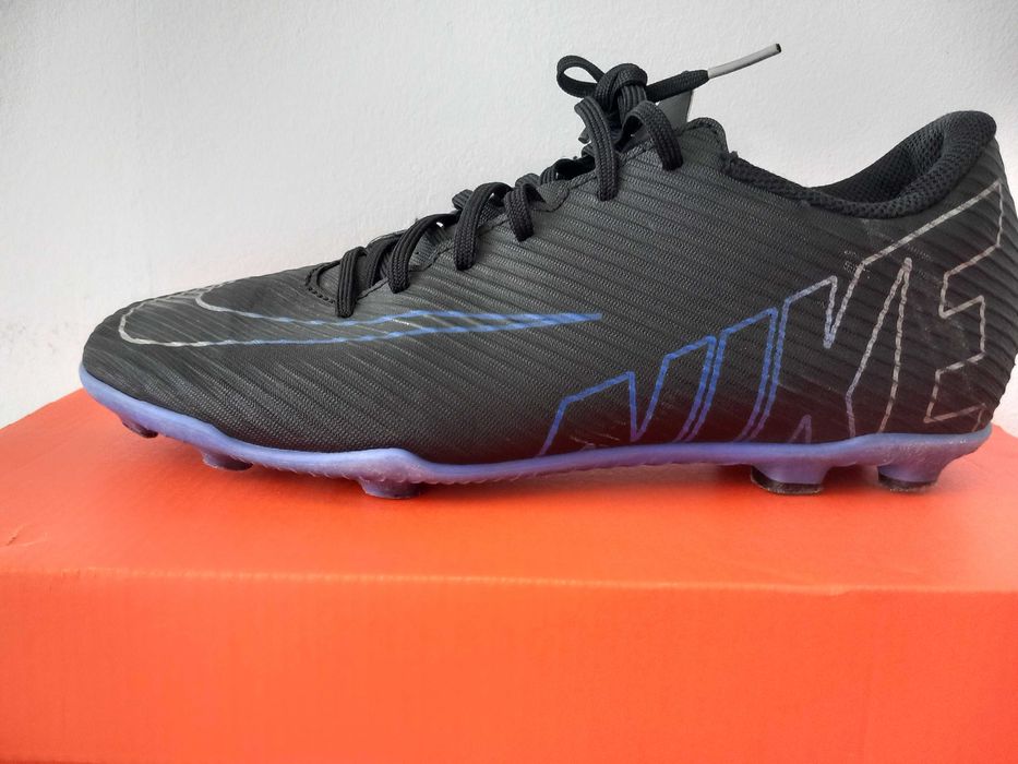 Футболни обувки  Nike - бутонки, стоножки