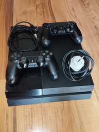 PlayStation 4, 2 джойстика, зарядно, кабели и кутия.