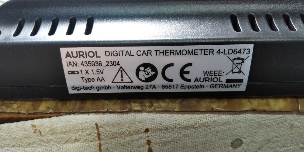 продава дигитален часовник за автомобил
