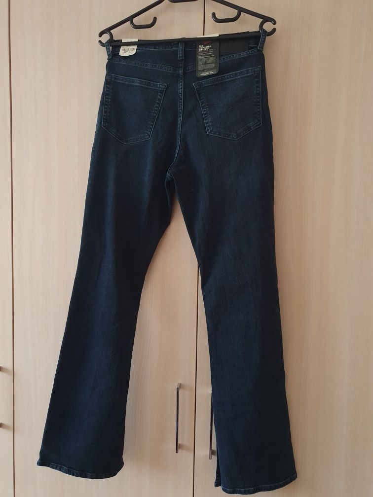 Levis Highrise Bootcut 725