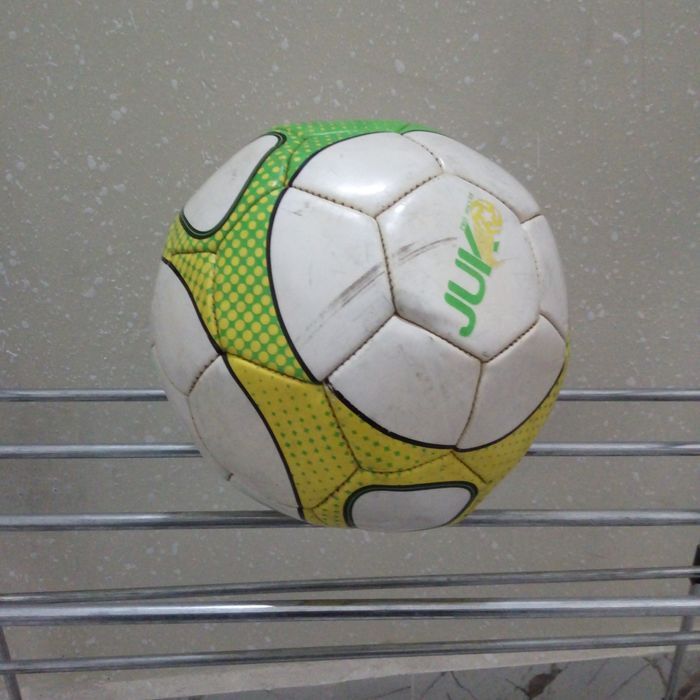 Продам мяч для футбола.