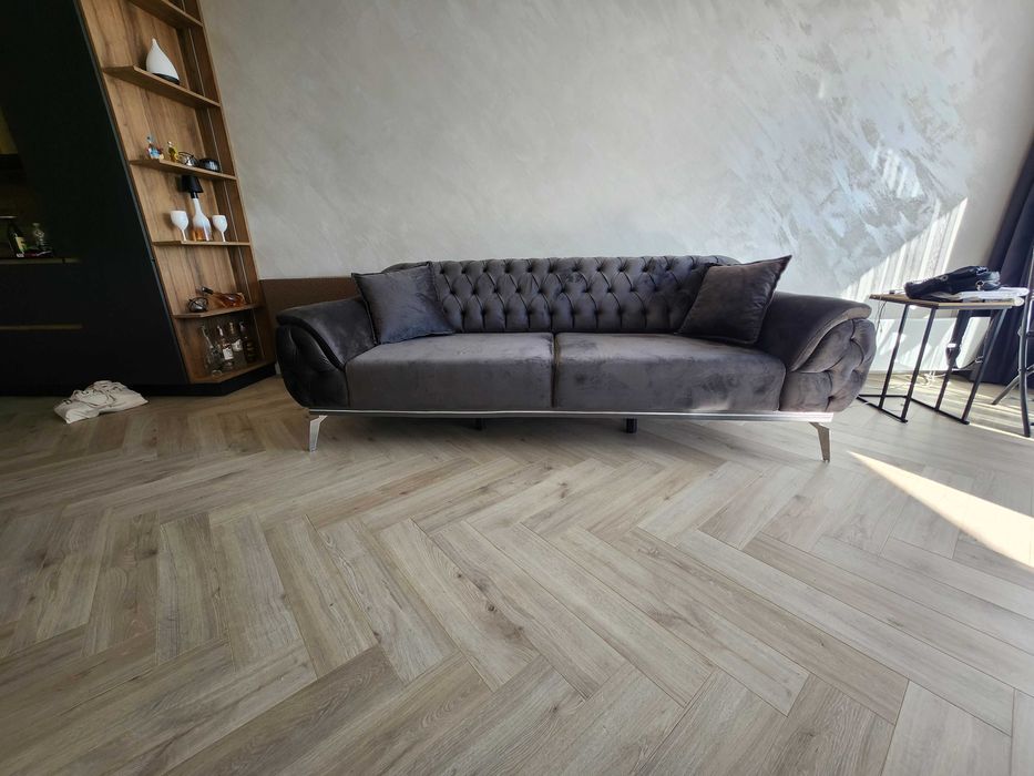 Триместен нов диван