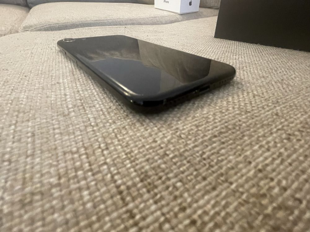 I phone 7 Jet Black 128 MB
