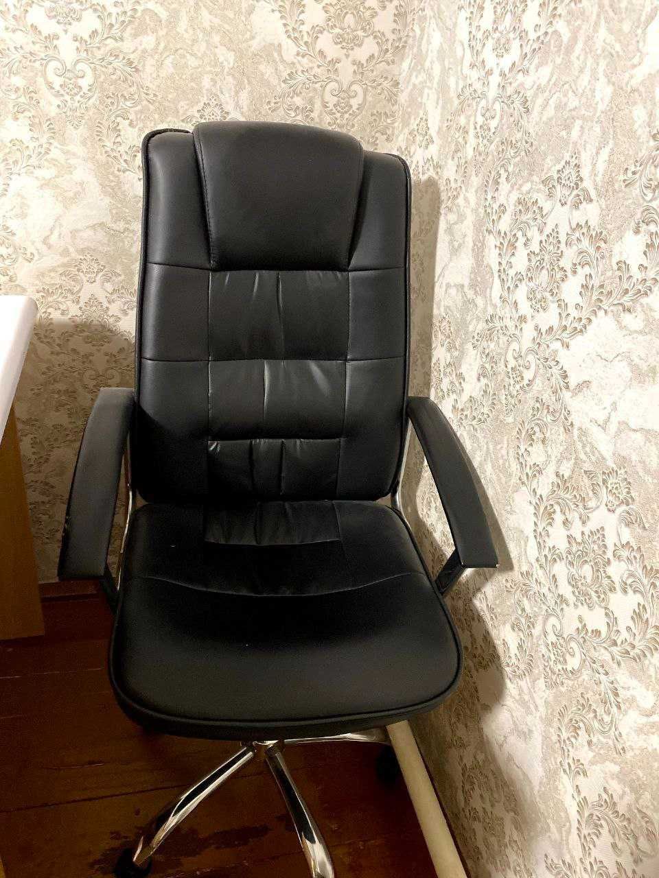 Kreslo sotiladi — Ofis uchun model