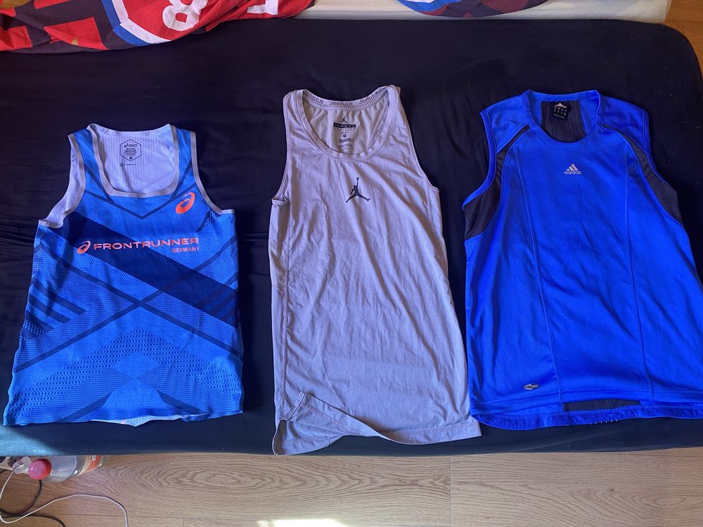 Asics потник за малък маратонец + още 2 потника
