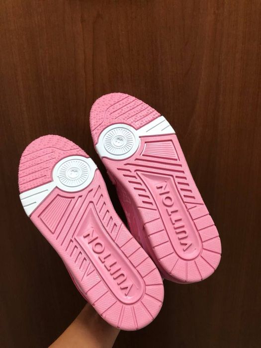 Adidasi Louis Vuitton