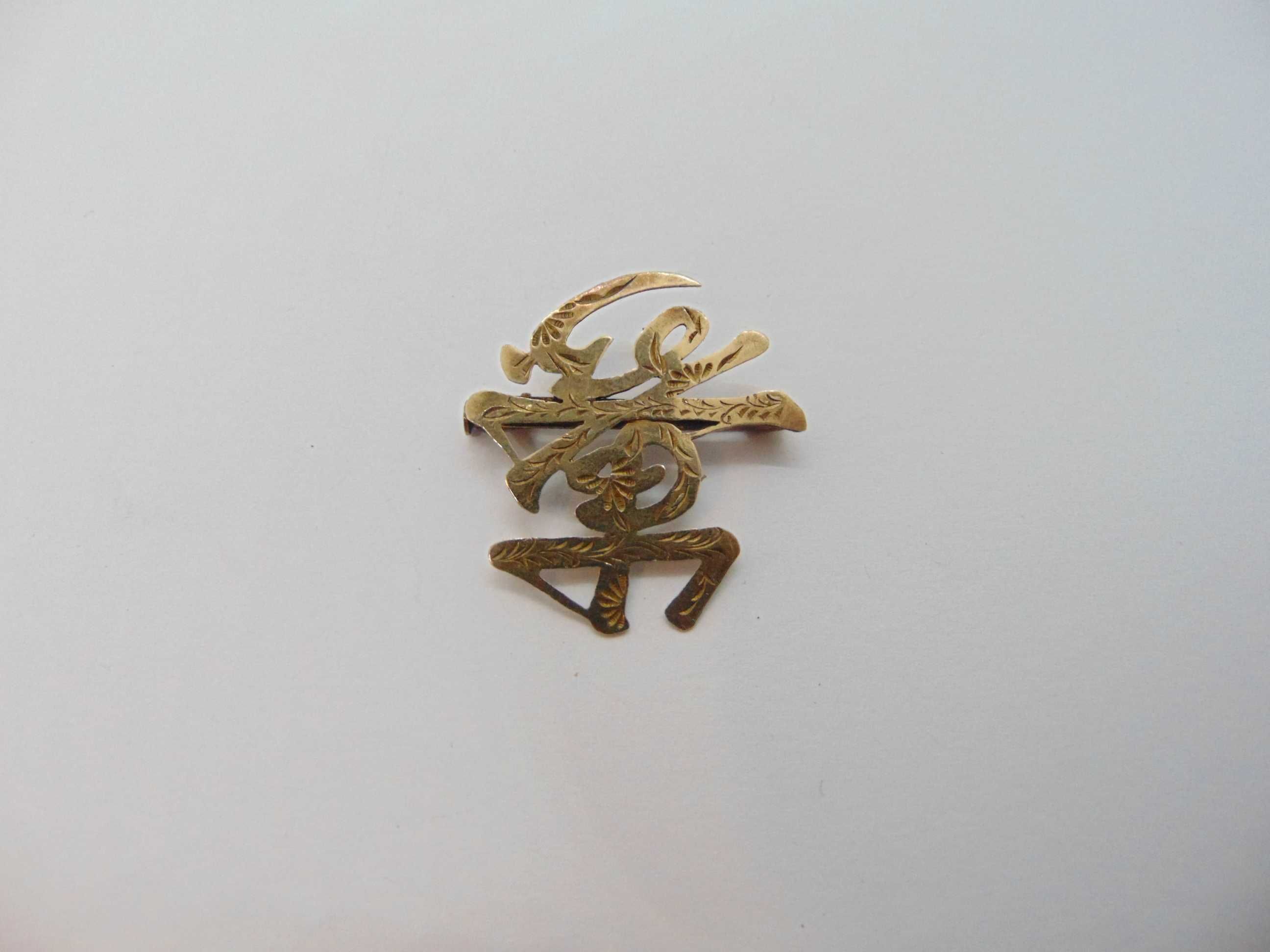 Brosa simbol chinezesc din argint aurit