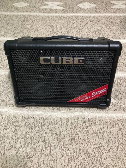 Продаю Комбоусилитель ROLAND CUBE-STREET EX