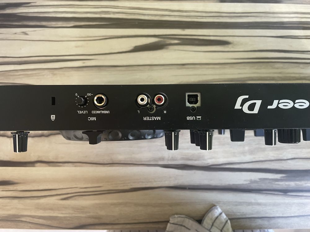 DJ контролер Pioneer DDJ-REV1 ползван 7-8 пъти