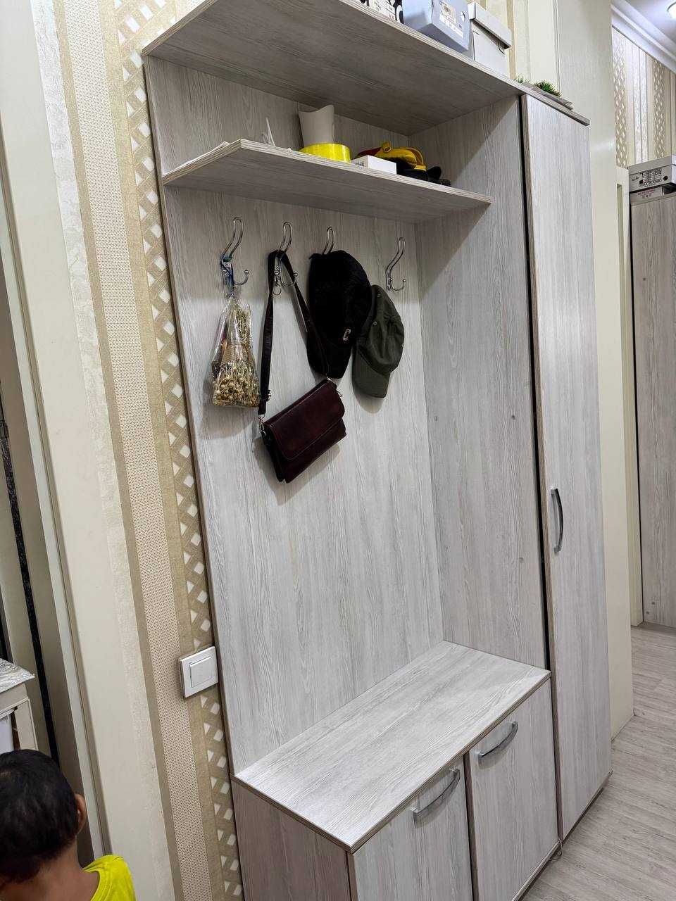 Продаётся шкаф прихожный