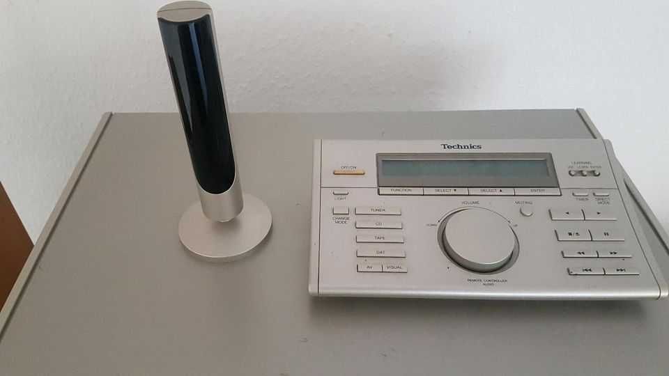 Linie audio Technics E10 cu telecomanda