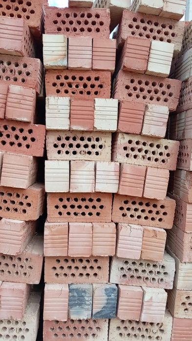 Продаю кирпичи полуторка