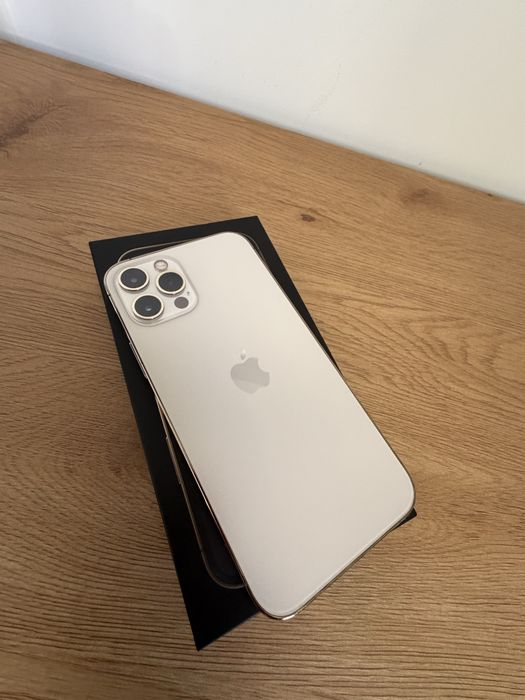 Vand Iphone 12 PRO gold impecabil