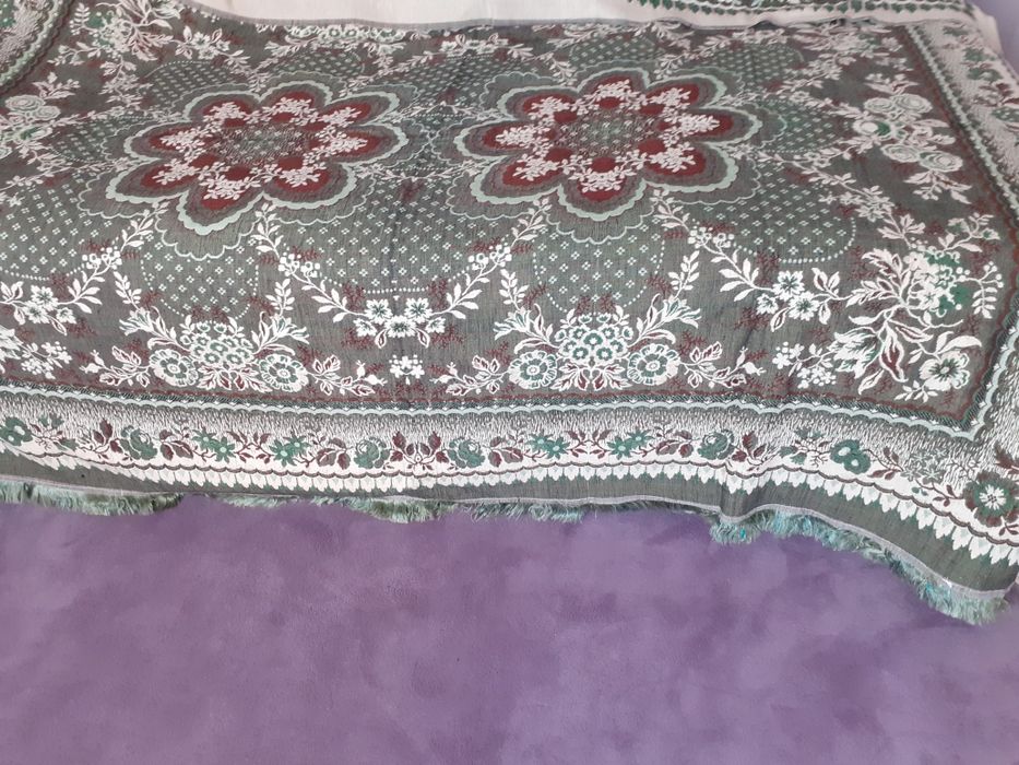 Покривки за легло, диван и маса