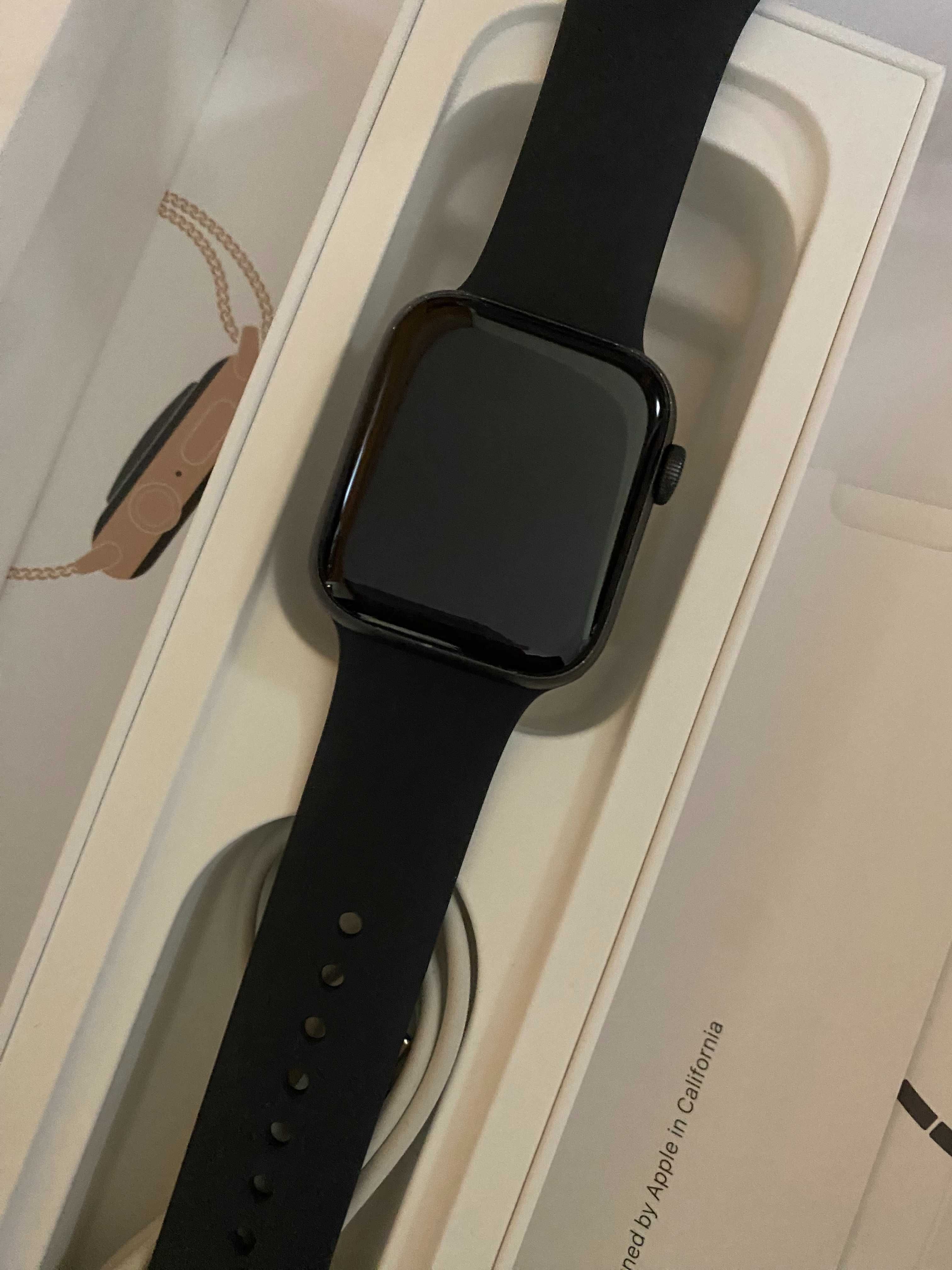 Apple Watch SE 44mm Black  Model A2352