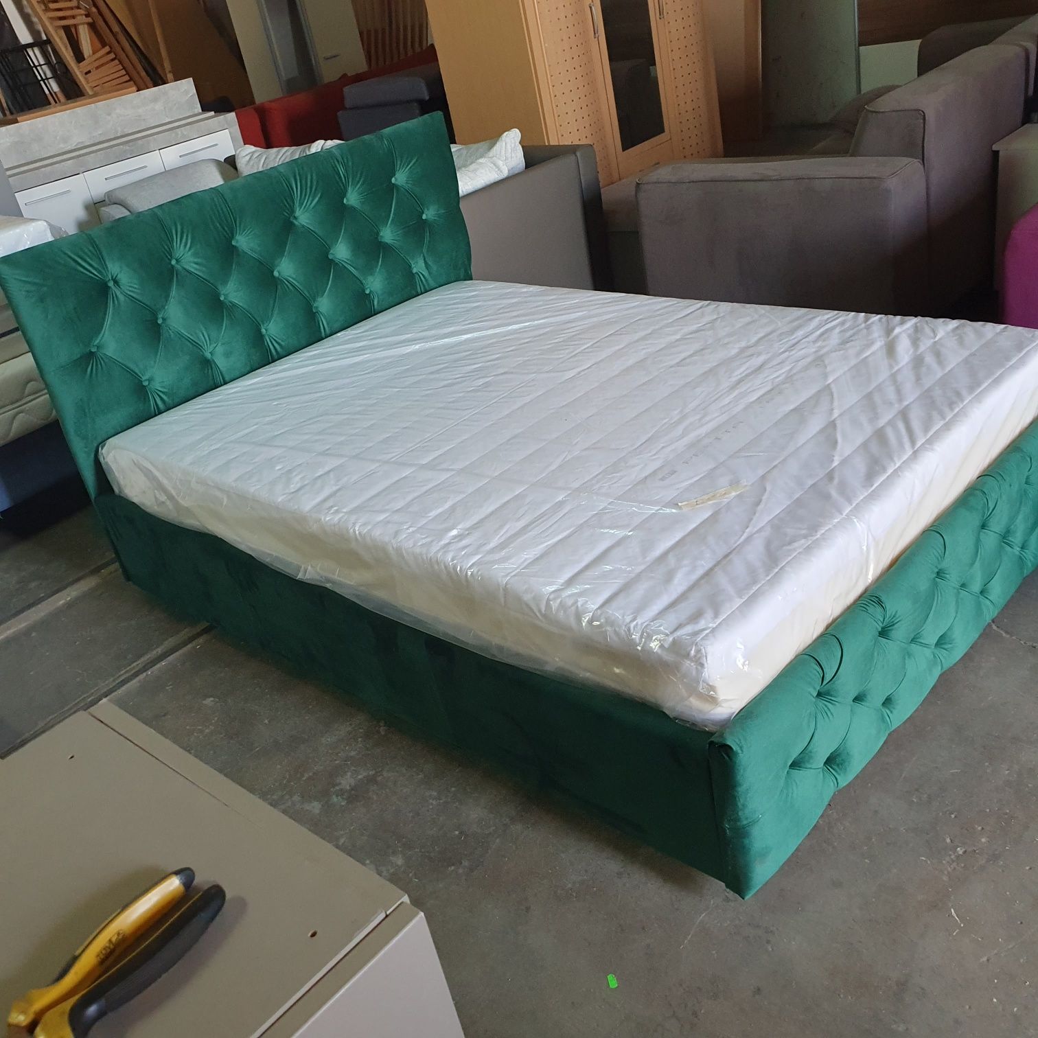 Pat dormitor tapițat 1.40m/2m+saltea NOUĂ