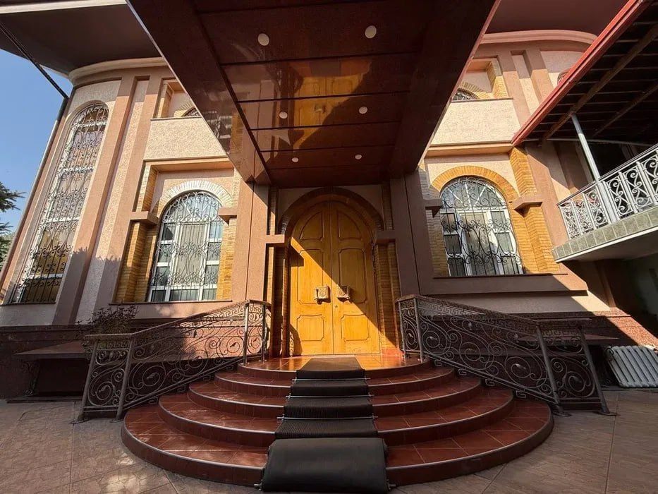 срочно продается современный дом Никитина 12-соток фасад 42-метр