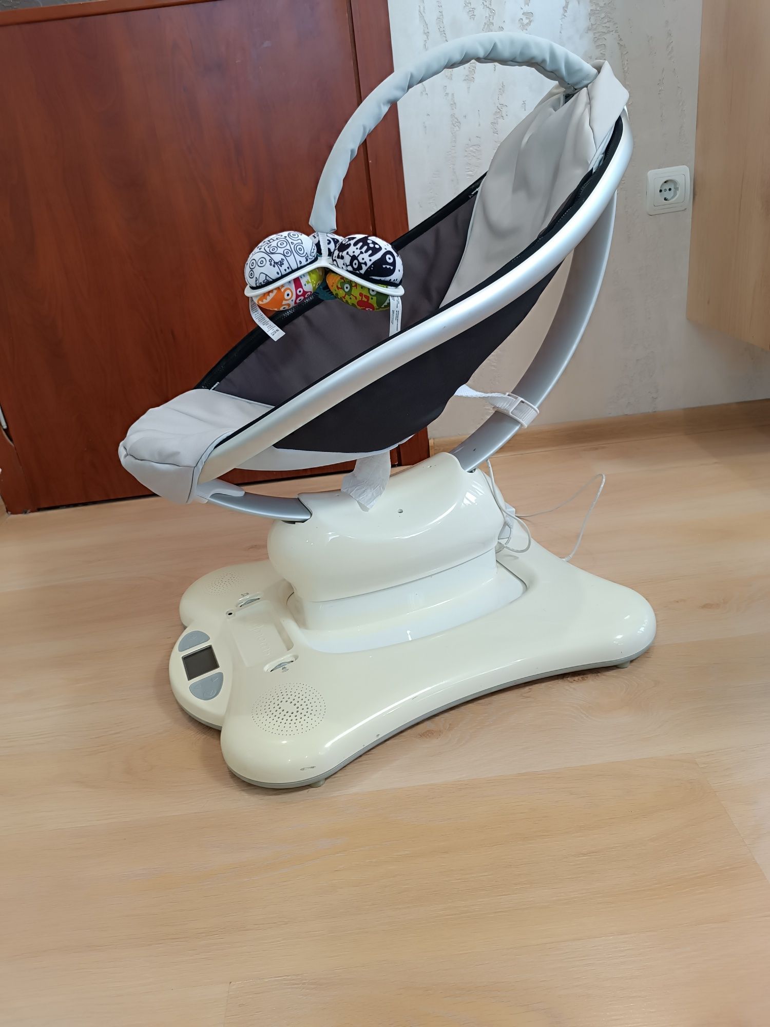 Електрическа бебешка люлка 4 Moms