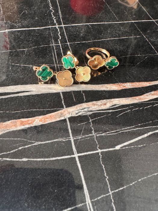 Алтын комплект сатылады, көп тағылмаған