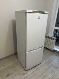 Холодильник  Индезит в отличном состоянии
