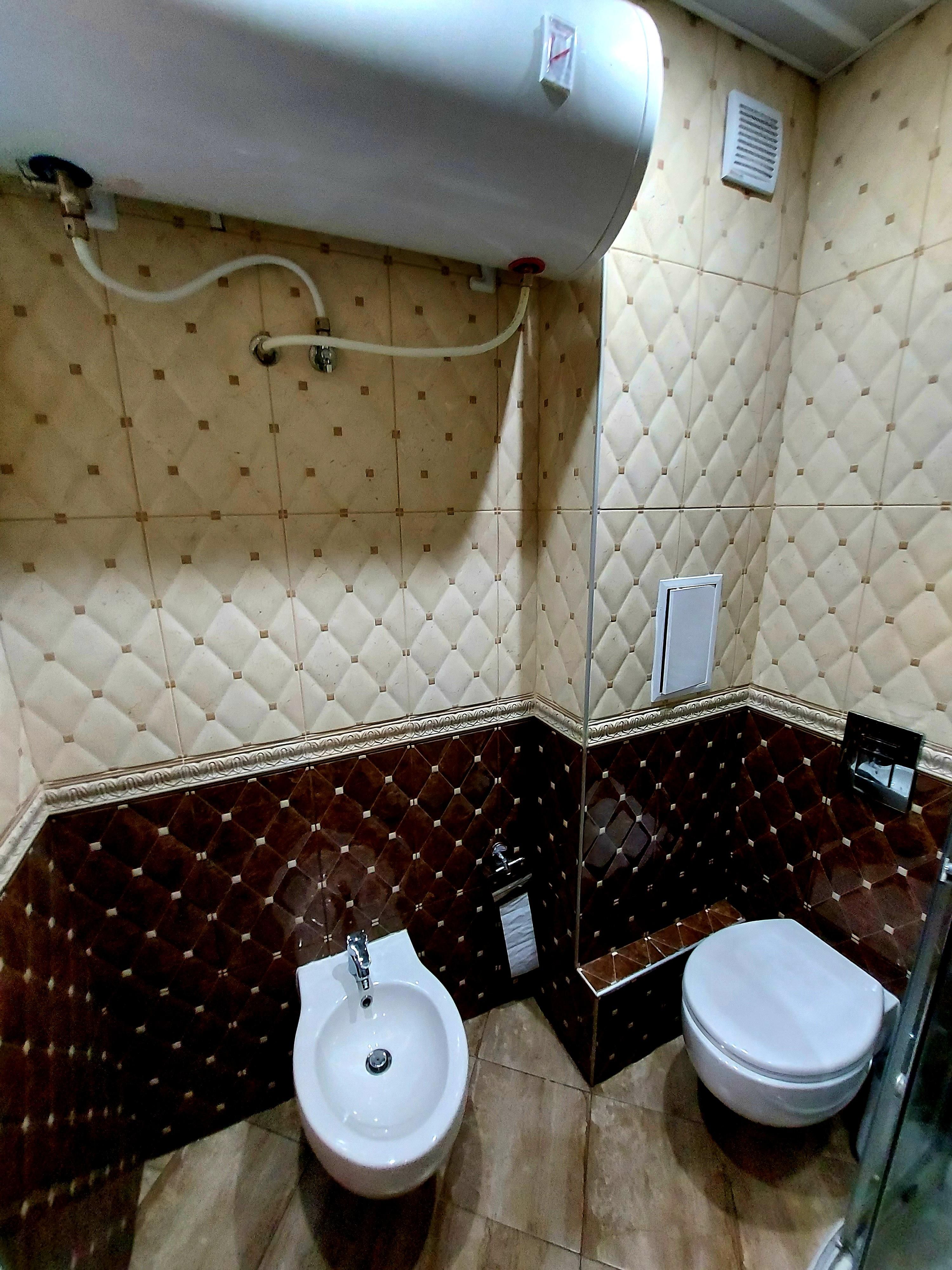 Тристаен, под наем, Център