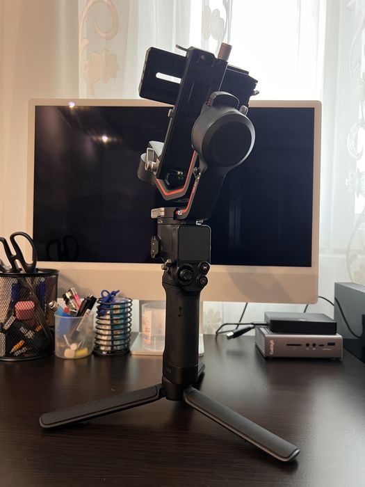 Sony Alpha iii, Sony 16-35 F4, Dji Ronin RS3, Roland R-05