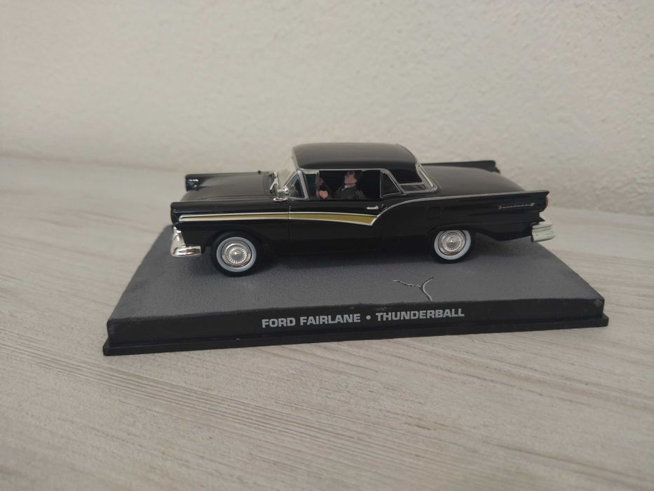 Метална количка  Ford Fairlane от серията на ДЖЕЙМС БОНД !!!