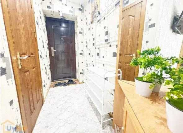 Чиланзарский 16 квартал 3/3/5 метро 62 кв.м 450$