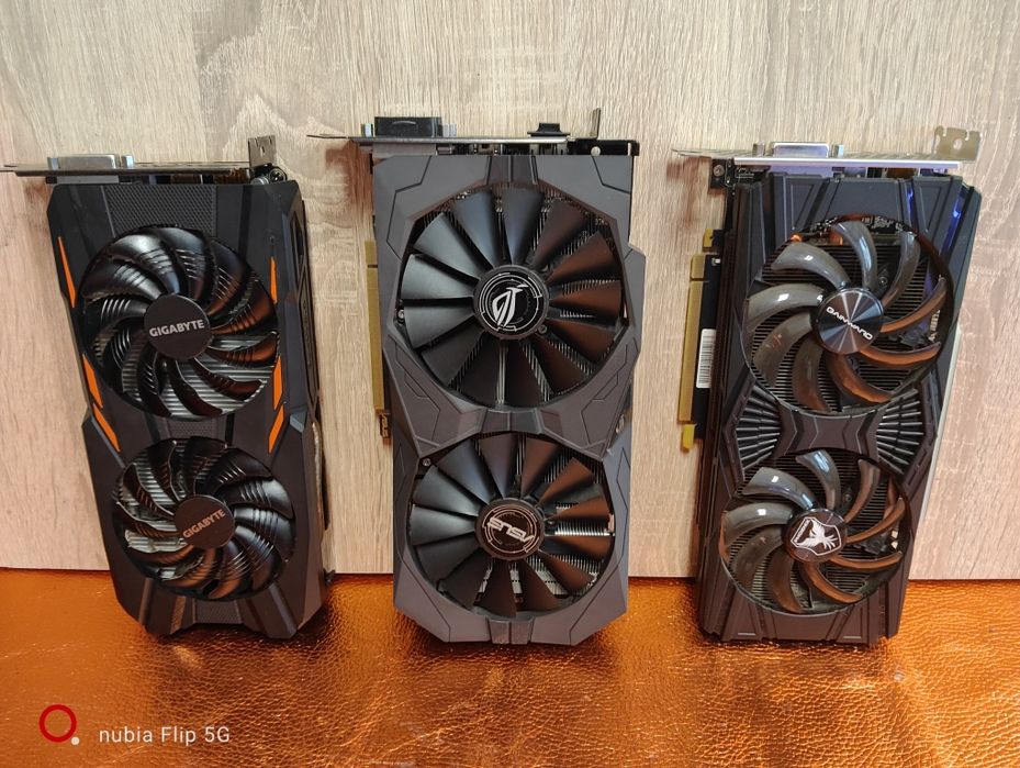 Placa Video Asus Rog Strix  RX 570 4 GB 192 bit