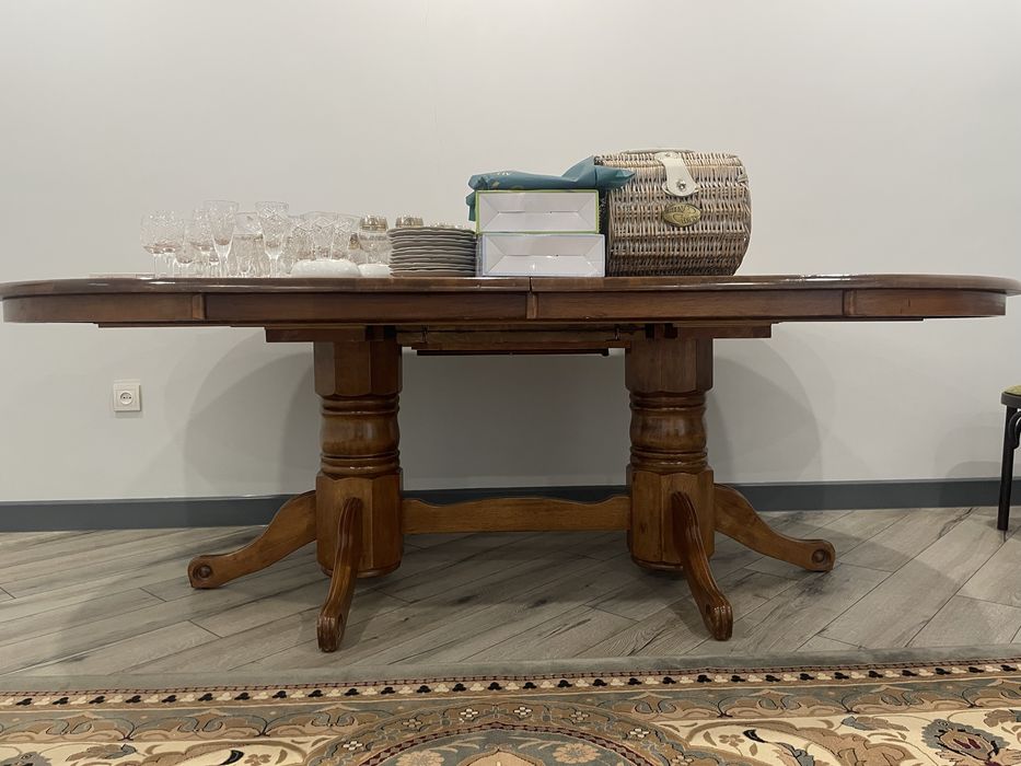 Продается стол для гостиной