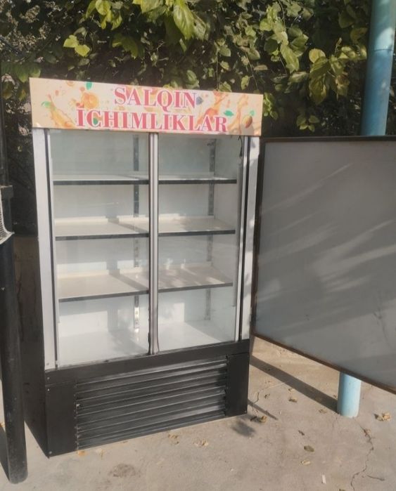 Vitrina xolodelnik sotiladi