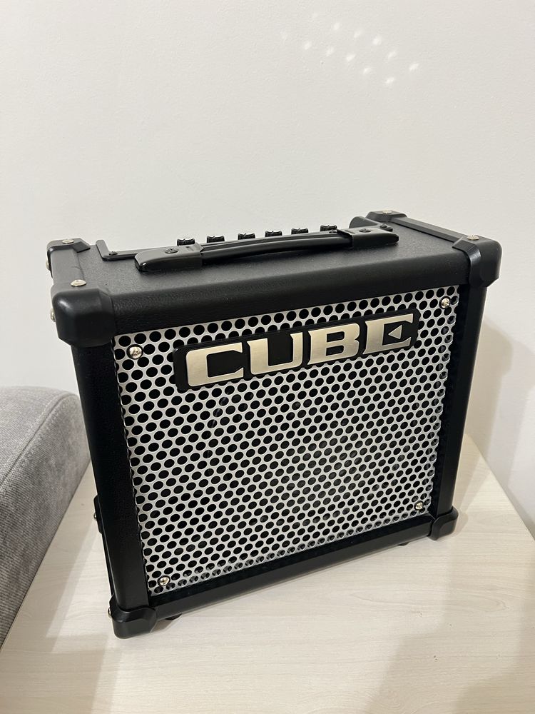 Гитарный комбоусилитель Roland Cube-10GX