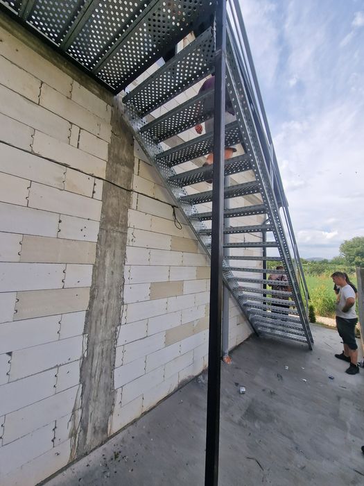 Scari metalice galvanizate
