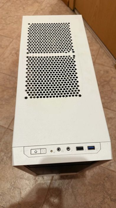 Компютър и монитор