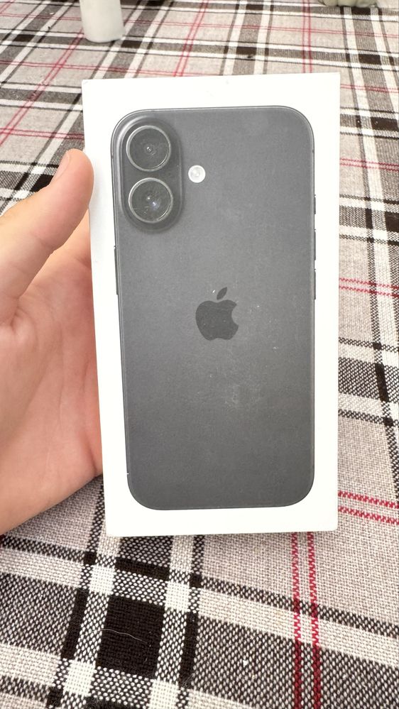 Iphone 16 черен Неотворен Чисто Нов!!