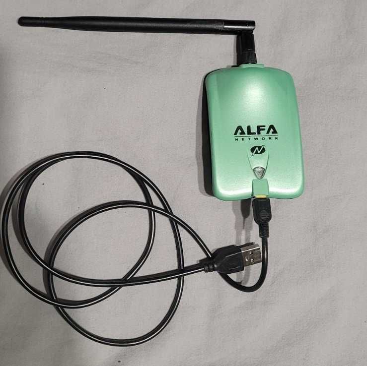 2 книги за Kali Linux + ALFA AWUS036NH (антена + драйвър диск)